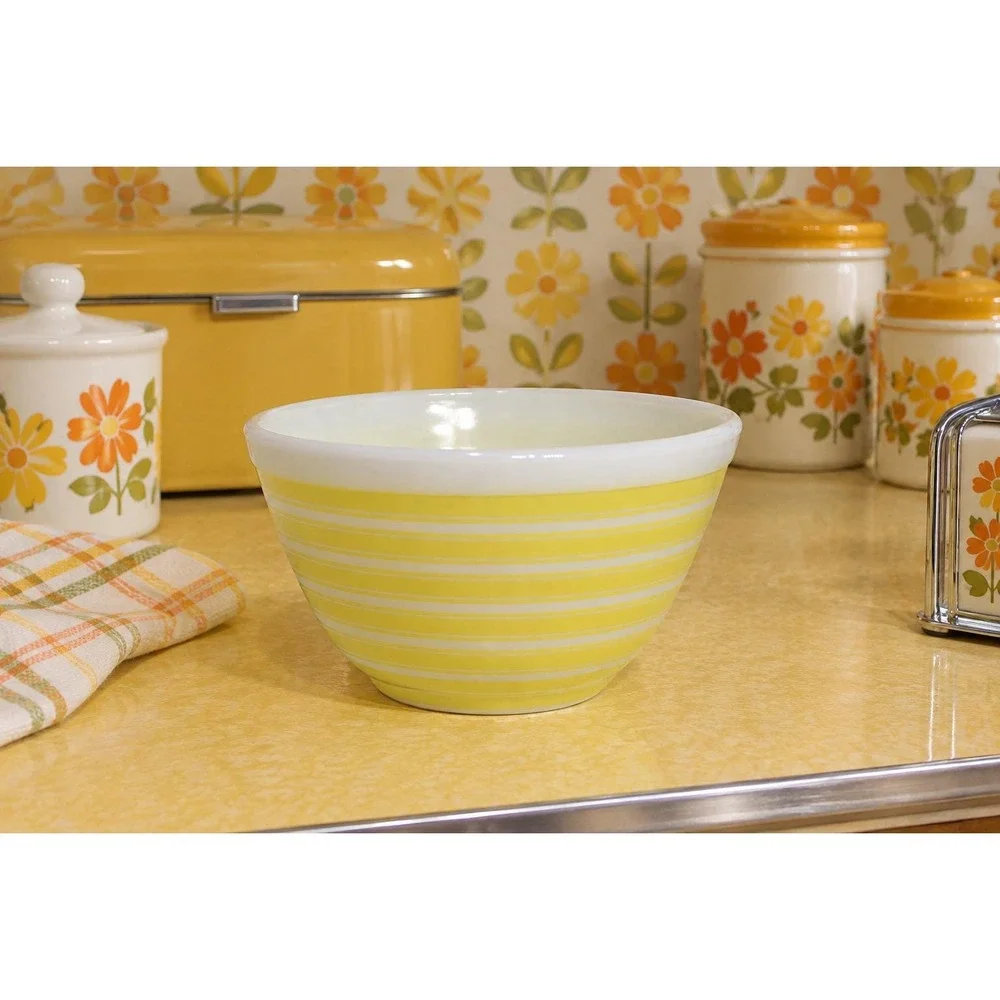 Vintage Pyrex Yellow Stripes Mixing Bowl #401,  1  & 1/2 Pint  GREAT CONDITION